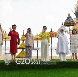 Daebak! Momen Ibu Negara Korea Ikuti Kegiatan Budaya di Bali