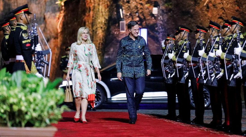 Indonesian President Joko Widodo welcomes British Prime Minister Rishi Sunak at the Welcoming Dinner during G20 Leaders' Summit, at the Garuda Wisnu Kencana Cultural Park, in Badung, Bali, Indonesia, November 15, 2022. REUTERS/Willy Kurniawan/Pool