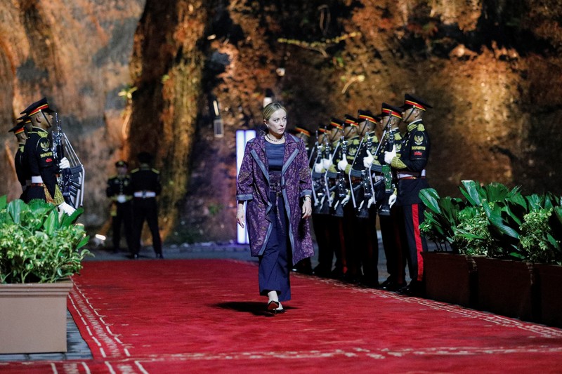 G20-SUMMIT/GALA-DINNER Indonesian President Joko Widodo welcomes British Prime Minister Rishi Sunak at the Welcoming Dinner during G20 Leaders' Summit, at the Garuda Wisnu Kencana Cultural Park, in Badung, Bali, Indonesia, November 15, 2022. REUTERS/Willy Kurniawan/Pool