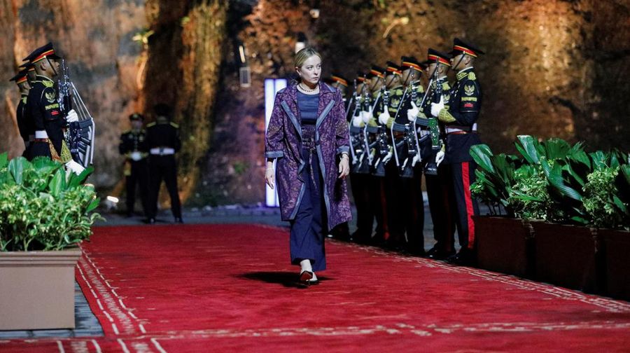 Indonesian President Joko Widodo welcomes British Prime Minister Rishi Sunak at the Welcoming Dinner during G20 Leaders' Summit, at the Garuda Wisnu Kencana Cultural Park, in Badung, Bali, Indonesia, November 15, 2022. REUTERS/Willy Kurniawan/Pool