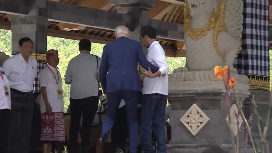 Deretan pesawat tamu negara mulai memenuhi aprone bandara I Gusti Ngurah Rai, Badung, Bali, Selasa (14/11/2022). Sejumlah tamu undangan mulai berdatangan ke Bali menjelang pelaksanaan Konferensi Tingkat Tinggi (KTT) G20.   (վ/Tri Susilo)