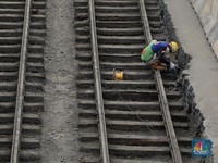 Tak Dalam Digali, 'Harta Karun' MRT Nempel dengan Aspal Jalan