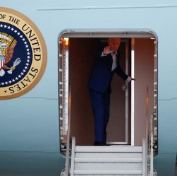 Bye-Bye! Lambaian Tangan Joe Biden Tinggalkan Indonesia