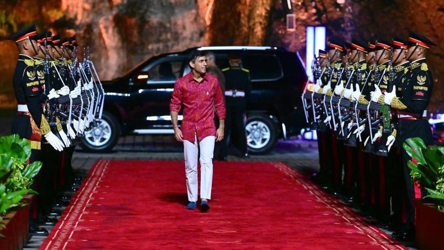 Deretan pesawat tamu negara mulai memenuhi aprone bandara I Gusti Ngurah Rai, Badung, Bali, Selasa (14/11/2022). Sejumlah tamu undangan mulai berdatangan ke Bali menjelang pelaksanaan Konferensi Tingkat Tinggi (KTT) G20.   (վ/Tri Susilo)