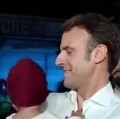 Viral, Macron Gendong Bocah di Bali dan Jalan Malam 2 Km