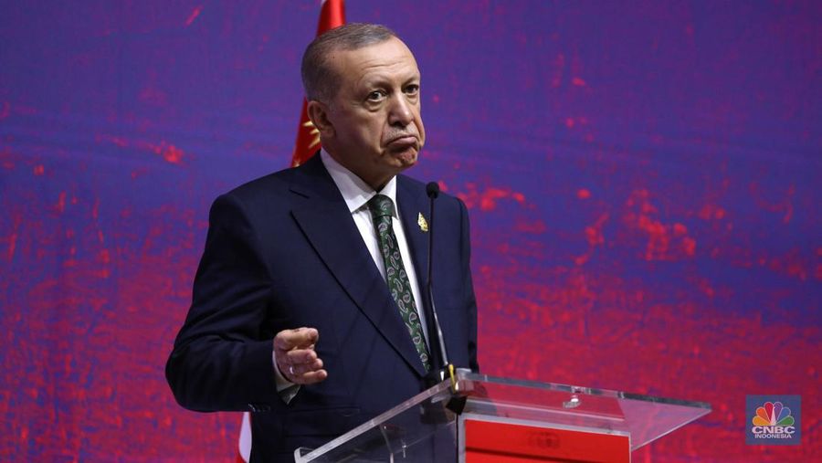 Presiden Turkey Recep Tayyip Erdogan dalam konferensi pers di BICC Nusa Dua, Bali, Rabu (16/11/2022). (CNBC Indonesia/Tri Susilo)