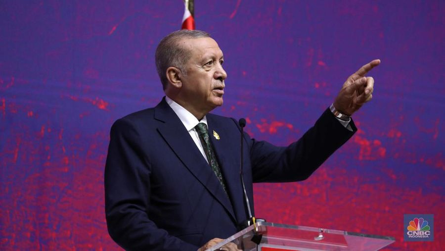 Presiden Turkey Recep Tayyip Erdogan dalam konferensi pers di BICC Nusa Dua, Bali, Rabu (16/11/2022). (²©²ÊÍøÕ¾/Tri Susilo)