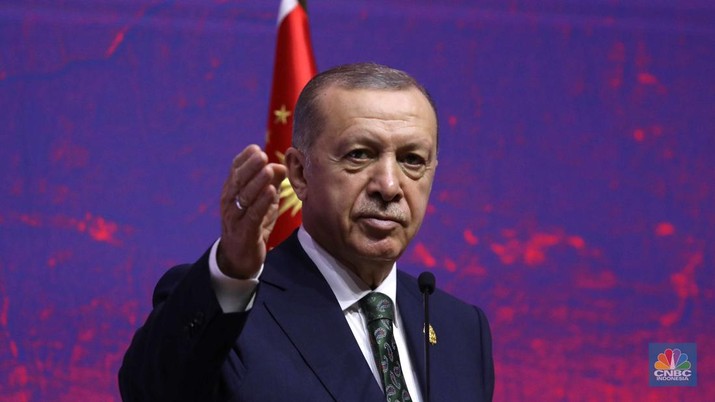 Presiden Turkey Recep Tayyip Erdogan dalam konferensi pers di BICC Nusa Dua, Bali, Rabu (16/11/2022). (CNBC Indonesia/Tri Susilo) Presiden Turkey Recep Tayyip Erdogan dalam konferensi pers di BICC Nusa Dua, Bali, Rabu (16/11/2022). (CNBC Indonesia/Tri Susilo)