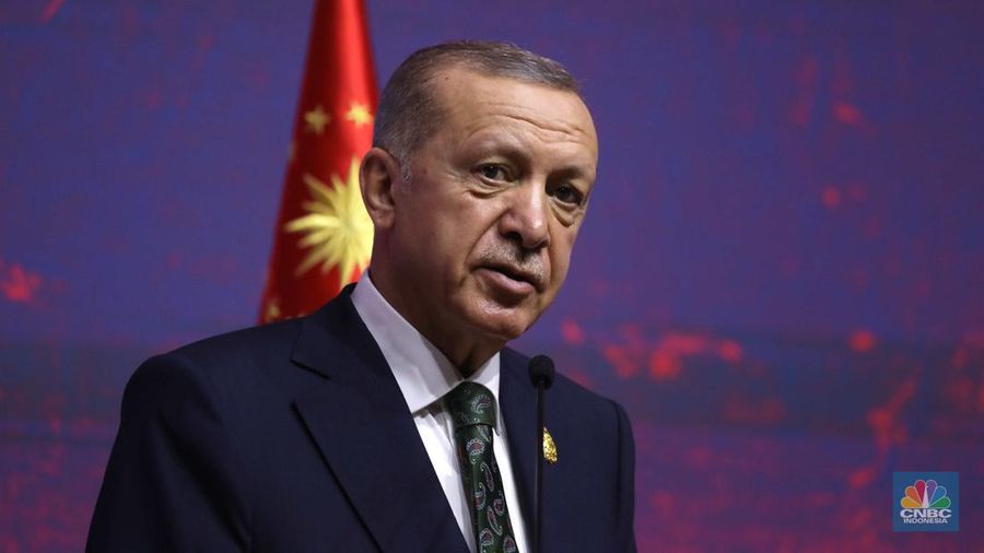 Presiden Turkey Recep Tayyip Erdogan dalam konferensi pers di BICC Nusa Dua, Bali, Rabu (16/11/2022). (CNBC Indonesia/Tri Susilo)