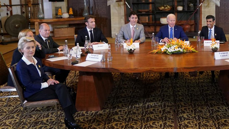 European Commission President Ursula von der Leyen, Italy's Prime Minister Giorgia Meloni, Germany's Chancellor Olaf Scholz, France's President Emmanuel Macron, Canada's Prime Minister Justin Trudeau, U.S. President Joe Biden, British Prime Minister Rishi Sunak, Spain's Prime Minister Pedro Sanchez, Netherland's Prime Minister Mark Rutte, Japanese Prime Minister Fumio Kishida, U.S. Secretary of State Anthony Blinken and European Council President Charles Michel attend an emergency meeting of global leaders after an alleged Russian missile blast in Poland, in Bali, Indonesia, November 16, 2022. REUTERS/Kevin Lamarque