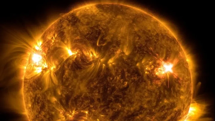 Pergerakan plasma di permukaan matahari menyerupai ular angkasa.