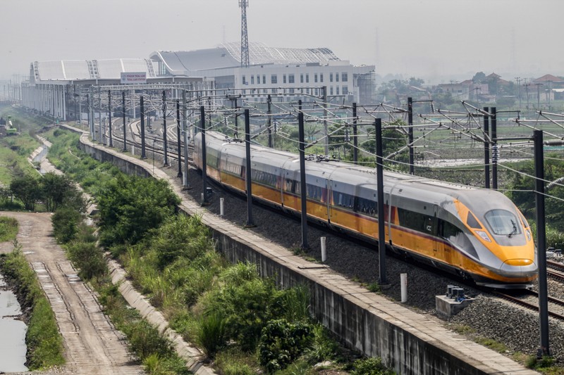 1244824722 BANDUNG, WEST JAVA, INDONESIA - 2022/11/16: Jakarta Bandung High-Speed Train (KCJB) or Comprehensive Inspection Train (CIT) was seen during the dynamic trial in Tegalluar. President Joko Widodo and Chinese President Xi Jinping are planning to see online the dynamic trial process of the 15 km Jakarta Bandung High-Speed Train with a limited speed of 80 km/hour during a sidelines visit from the G20 summit in Bali. (Photo by Algi Febri Sugita/SOPA Images/LightRocket via Getty Images)
