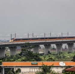 PR Kereta Cepat JKT-BDG Gak Beres-beres, Begini Janji Luhut