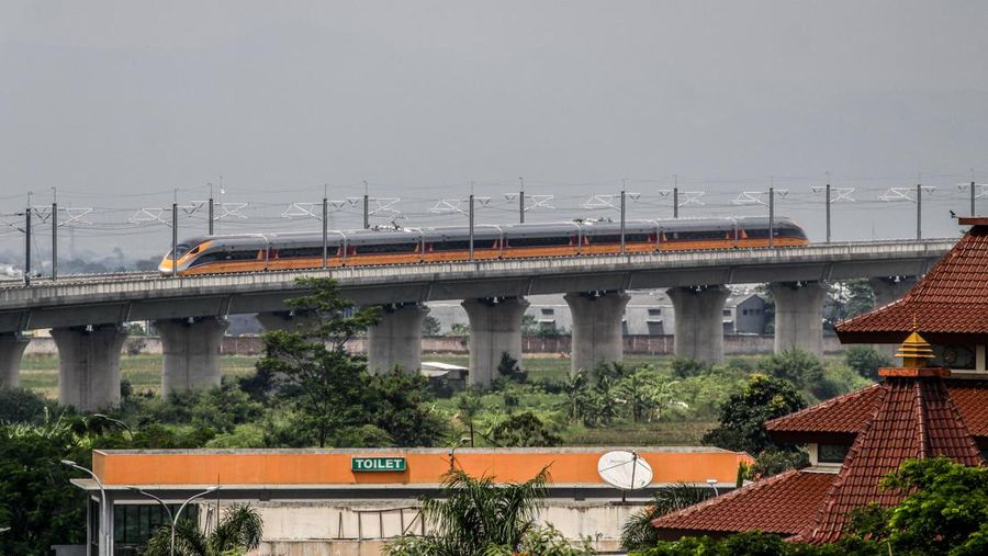 BANDUNG, WEST JAVA, INDONESIA - 2022/11/16: Jakarta Bandung High-Speed Train (KCJB) or Comprehensive Inspection Train (CIT) was seen during the dynamic trial in Tegalluar. President Joko Widodo and Chinese President Xi Jinping are planning to see online the dynamic trial process of the 15 km Jakarta Bandung High-Speed Train with a limited speed of 80 km/hour during a sidelines visit from the G20 summit in Bali. (Photo by Algi Febri Sugita/SOPA Images/LightRocket via Getty Images)