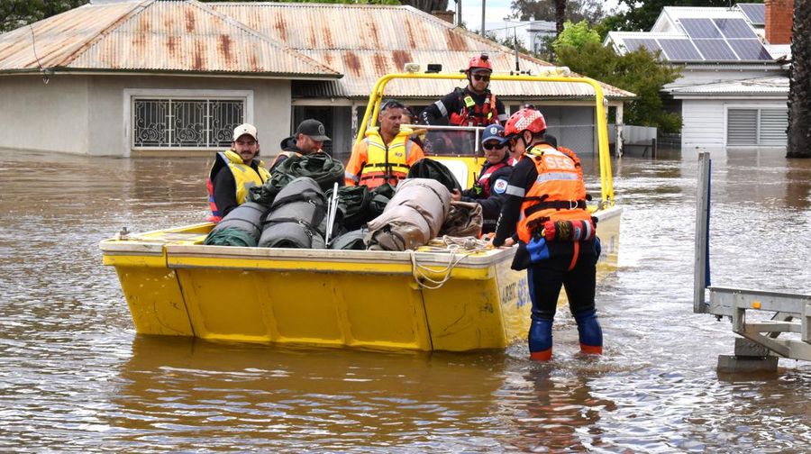 State Emergency Service (SES) personnel navigate floodwaters with residents and supplies aboard a watercraft at the town of Forbes, in the Central West region of New South Wales, Australia, November 16, 2022.  AAP Image/Murray McCloskey via REUTERS  ATTENTION EDITORS - THIS IMAGE WAS PROVIDED BY A THIRD PARTY. NO RESALES. NO ARCHIVE. AUSTRALIA OUT. NEW ZEALAND OUT
