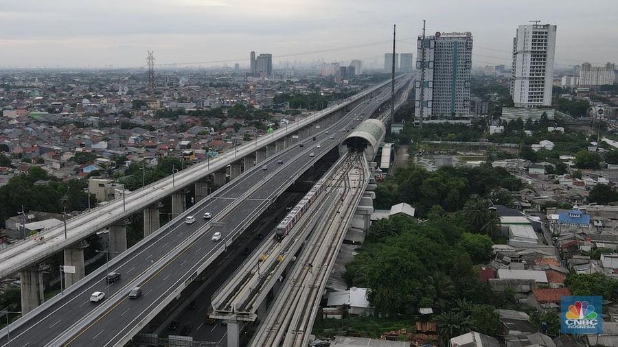 Depo LRT Jabodebek Jatimulya, Bekasi, Jawa Barat, Kamis (17/11/2022). Pembangunan LRT Jabodebek secara fisik  sudah hampir rampung. (CNBC Indonesia/Andrean Kristianto)