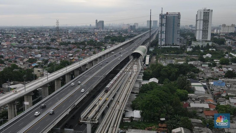 Depo LRT Jabodebek Jatimulya, Bekasi, Jawa Barat, Kamis (17/11/2022). Pembangunan LRT Jabodebek secara fisik  sudah hampir rampung. (CNBC Indonesia/Andrean Kristianto)