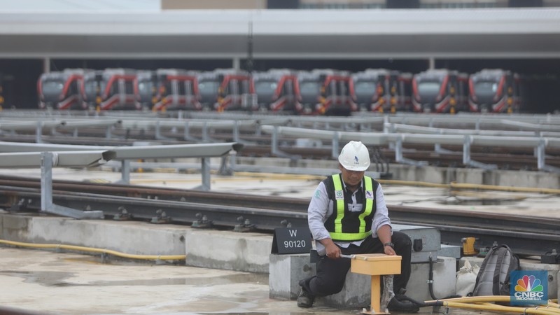 Pembangunan LRT Jabodebek secara fisik sudah hampir rampung. Depo LRT Jabodebek Jatimulya, Bekasi, Jawa Barat, Kamis (17/11/2022). Pembangunan LRT Jabodebek secara fisik sudah hampir rampung. (CNBC Indonesia/Andrean Kristianto)