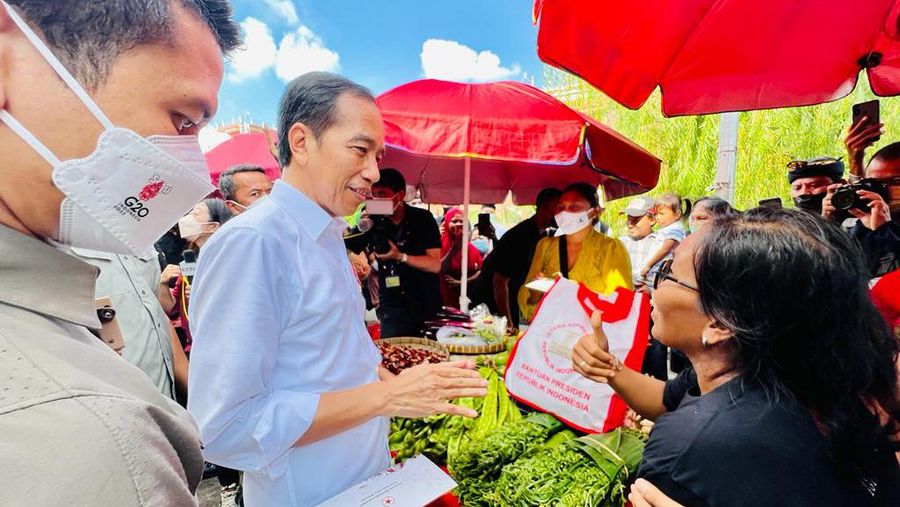 foto/ Usai G20, Presiden Jokowi Blusukan ke Pasar Badung/Foto: Lukas - Biro Pers Sekretariat Presiden