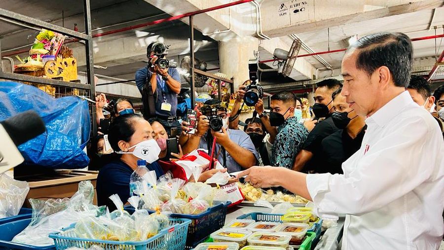 foto/ Usai G20, Presiden Jokowi Blusukan ke Pasar Badung/Foto: Lukas - Biro Pers Sekretariat Presiden