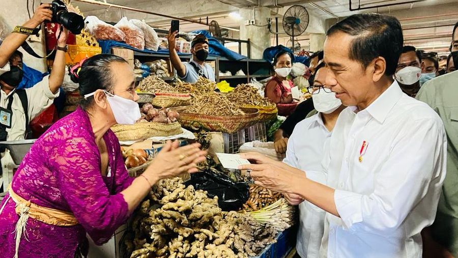 foto/ Usai G20, Presiden Jokowi Blusukan ke Pasar Badung/Foto: Lukas - Biro Pers Sekretariat Presiden