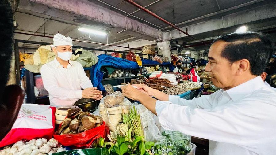 foto/ Usai G20, Presiden Jokowi Blusukan ke Pasar Badung/Foto: Lukas - Biro Pers Sekretariat Presiden