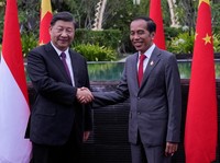 Dilema China Bagi RI: Bantu Ekonomi Tapi Beri Masalah Juga