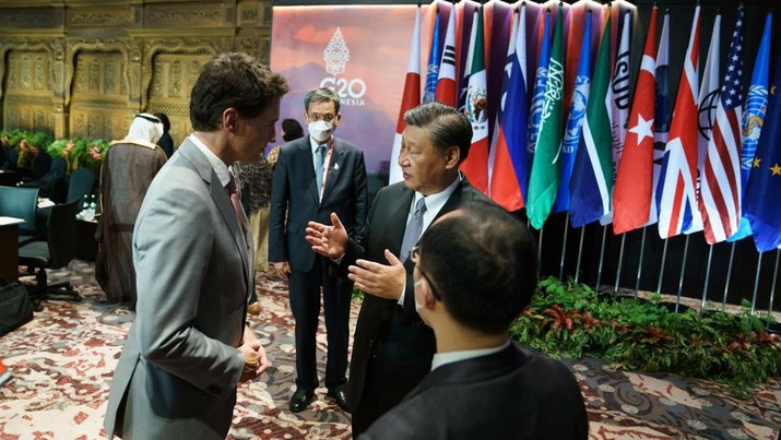 Canada's Prime Minister Justin Trudeau speaks with China's President Xi Jinping at the G20 Leaders' Summit in Bali, Indonesia, November 16, 2022.  Adam Scotti/Prime Minister's Office/Handout via REUTERS. THIS IMAGE HAS BEEN SUPPLIED BY A THIRD PARTY.