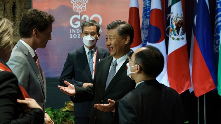 G20-SUMMIT/XI-TRUDEAU Canada's Prime Minister Justin Trudeau speaks with China's President Xi Jinping at the G20 Leaders' Summit in Bali, Indonesia, November 16, 2022. Adam Scotti/Prime Minister's Office/Handout via REUTERS. THIS IMAGE HAS BEEN SUPPLIED BY A THIRD PARTY.