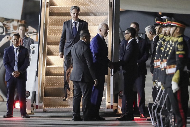 Presiden Amerika Serikat (AS) Joe Biden mengungkapkan bahwa dirinya betah tinggal di Bali.  Biden mengungkapkan hal ini kepada Menteri Pariwisata dan Ekonomi Kreatif Sandiaga Uno yang melepas kepergiannya di Bandara I Gusti Ngurah Rai, Bali, Rabu (16/11/2022). (Tangkapan Layar Instagram/@Sandiuno))