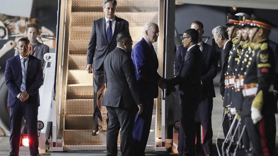 Presiden Amerika Serikat (AS) Joe Biden mengungkapkan bahwa dirinya betah tinggal di Bali.  Biden mengungkapkan hal ini kepada Menteri Pariwisata dan Ekonomi Kreatif Sandiaga Uno yang melepas kepergiannya di Bandara I Gusti Ngurah Rai, Bali, Rabu (16/11/2022). (Tangkapan Layar Instagram/@Sandiuno))