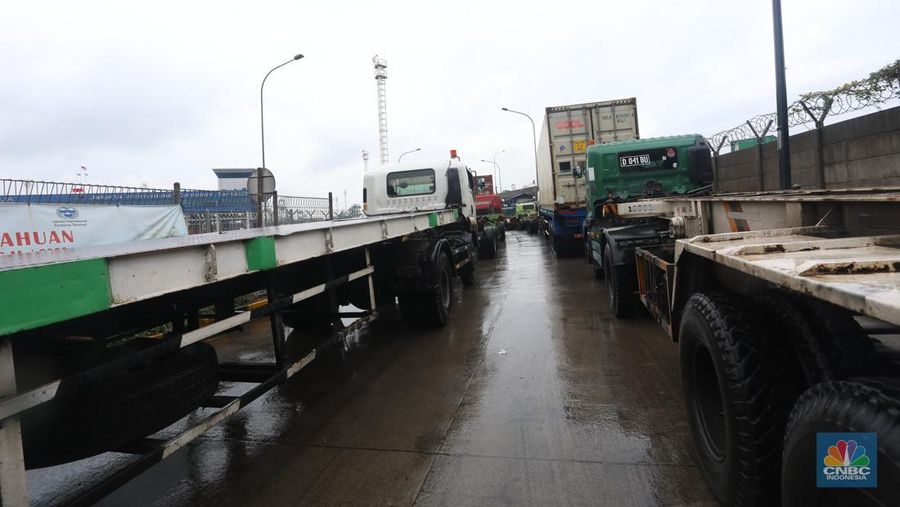 Kemacetan lalu lintas terjadi di dekat JICT 1 Pelabuhan Tanjung Priok, Jakarta Utara (Jakut). (CNBC Indonesia/Andrean Kristianto)