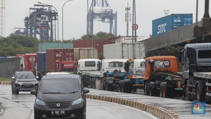 Kemacetan lalu lintas terjadi di dekat JICT 1 Pelabuhan Tanjung Priok, Jakarta Utara (Jakut). (²©²ÊÍøÕ¾/Andrean Kristianto)
