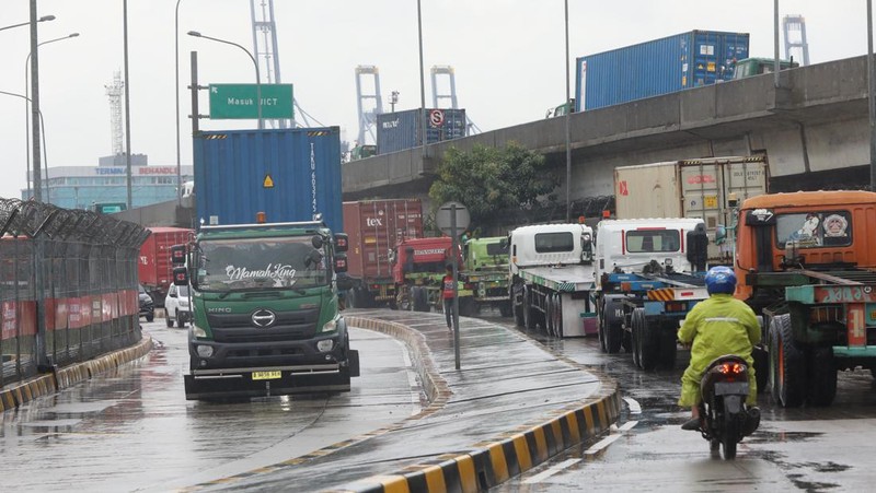 Kemacetan lalu lintas terjadi di dekat JICT 1 Pelabuhan Tanjung Priok, Jakarta Utara (Jakut). (CNBC Indonesia/Andrean Kristianto)