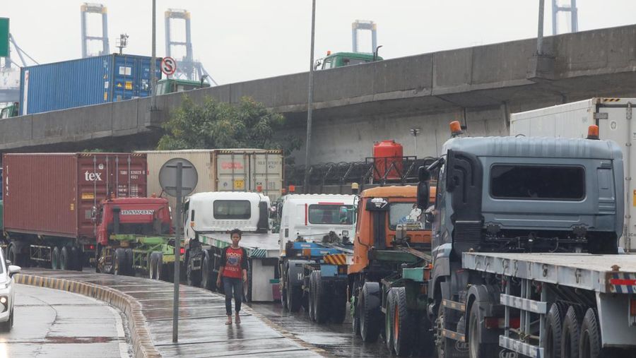 Kemacetan lalu lintas terjadi di dekat JICT 1 Pelabuhan Tanjung Priok, Jakarta Utara (Jakut). (CNBC Indonesia/Andrean Kristianto)