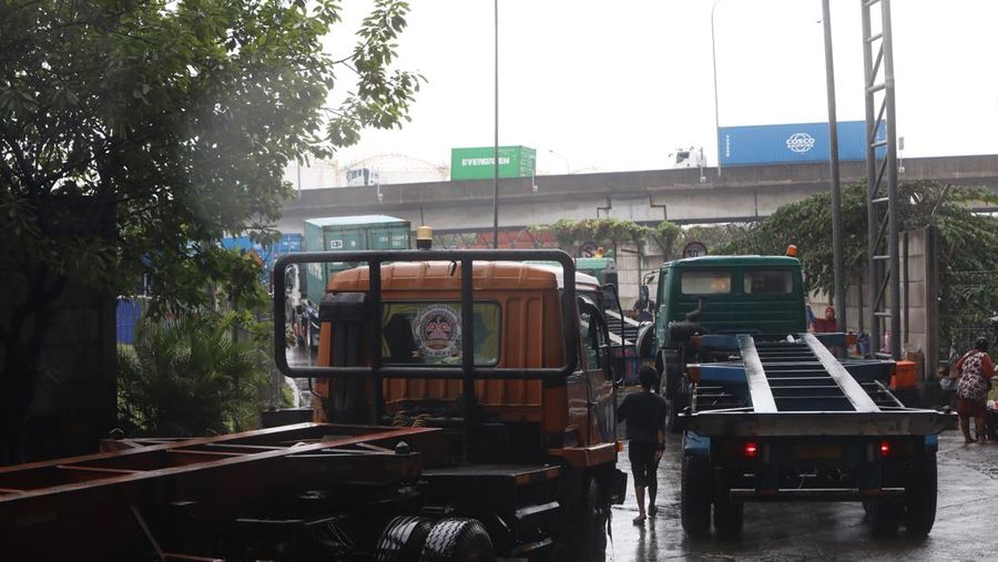 Kemacetan lalu lintas terjadi di dekat JICT 1 Pelabuhan Tanjung Priok, Jakarta Utara (Jakut). (CNBC Indonesia/Andrean Kristianto)