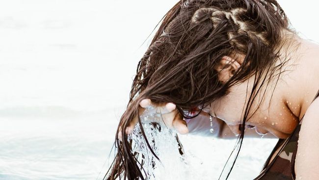 5 Hal Sepele yang Bisa Bikin Rambut Cepat Rontok