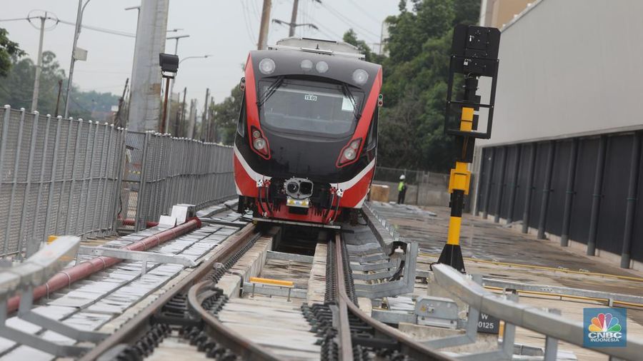 Depo LRT Jabodebek Jatimulya, Bekasi, Jawa Barat, Kamis (17/11/2022). Pembangunan LRT Jabodebek secara fisik sudah hampir rampung. (վ/Andrean Kristianto)