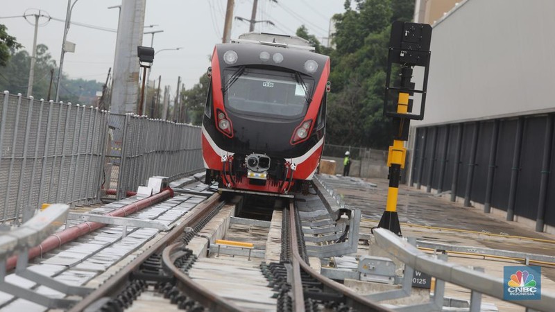 Depo LRT Jabodebek Jatimulya, Bekasi, Jawa Barat, Kamis (17/11/2022). Pembangunan LRT Jabodebek secara fisik  sudah hampir rampung. (CNBC Indonesia/Andrean Kristianto)