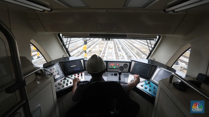 Pembangunan LRT Jabodebek secara fisik sudah hampir rampung. Depo LRT Jabodebek Jatimulya, Bekasi, Jawa Barat, Kamis (17/11/2022). Pembangunan LRT Jabodebek secara fisik sudah hampir rampung. (CNBC Indonesia/Andrean Kristianto)