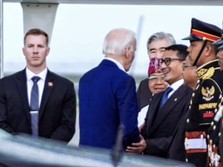 Momen Joe Biden Berbisik ke Sandi Uno, Bikin Geleng-geleng!