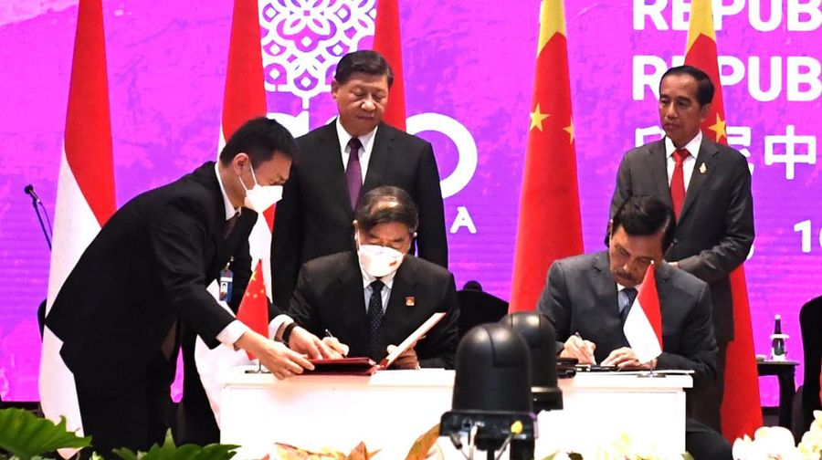 Presiden Joko Widodo melakukan pertemuan bilateral dengan Presiden Republik Rakyat Tiongkok (RRT) Xi Jinping di Hotel Apurva Kempinski Bali, pada Rabu, 16 November 2022. Dalam sambutannya, Kepala Negara menyampaikan apresiasi atas kehadiran Presiden Xi di KTT G20 Bali yang juga merupakan kunjungan luar negeri pertama setelah kembali terpilih sebagai Sekretaris Jenderal Partai.  (Kris - Biro Pers Sekretariat Presiden)