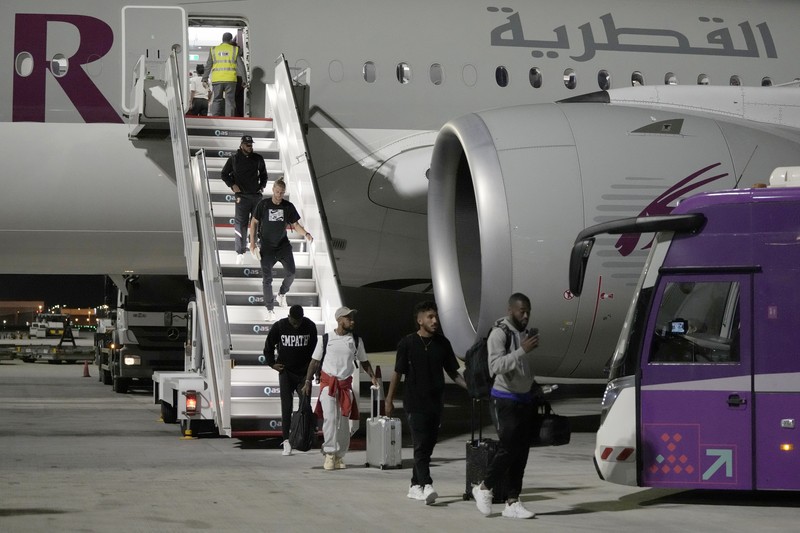 DOHA, QATAR - NOVEMBER 17: Players of Argentina disembark the airplane at Hamad International Airport ahead of FIFA World Cup Qatar 2022 at  on November 17, 2022 in Doha, Qatar. (Photo by Justin Setterfield/Getty Images)