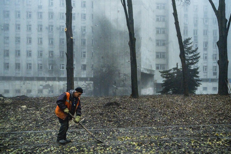 A man takes measures of his destroyed window by the shock wave of the explosion of a russian missile over Dnipro city, Ukraine. (Photo by Celestino Arce/NurPhoto via Getty Images)