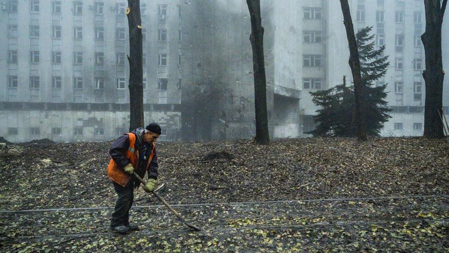 A man takes measures of his destroyed window by the shock wave of the explosion of a russian missile over Dnipro city, Ukraine. (Photo by Celestino Arce/NurPhoto via Getty Images)
