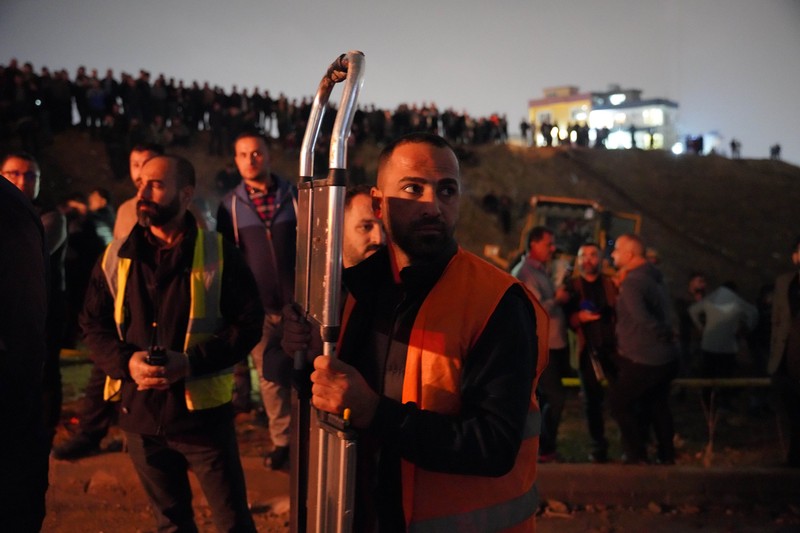 1244856479 SULAYMANIYAH, IRAQ - NOVEMBER 17: Number of firefighters and paramedics are dispatched to the area, in Suleymaniyah, Iraq on November 17, 2022. A 3-storey building collapsed in the explosion that occurred due to a gas leak in a house in Kazive Neighborhood of Sulaymaniyah. (Photo by Feriq Faraj/Anadolu Agency via Getty Images)