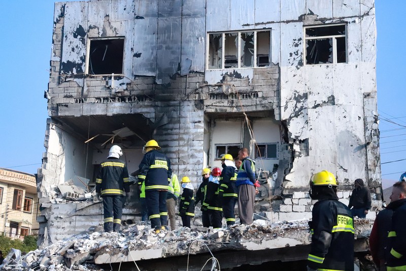 SULAYMANIYAH, IRAQ - NOVEMBER 17: Number of firefighters and paramedics are dispatched to the area, in Suleymaniyah, Iraq on November 17, 2022. A 3-storey building collapsed in the explosion that occurred due to a gas leak in a house in Kazive Neighborhood of Sulaymaniyah. (Photo by Feriq Faraj/Anadolu Agency via Getty Images)