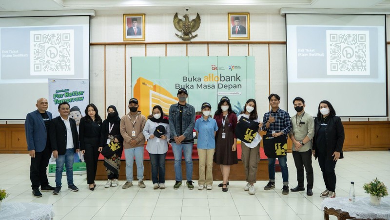 Allobank dan InvestasiKu kembali menggelar acara Allo Invest Goes to Campus di Universitas Widyatama Bandung pada Selasa (15/11/2022). Kegiatan ini dihadiri lebih dari 180 peserta secara offline. (Dok. InvestasiKu)
