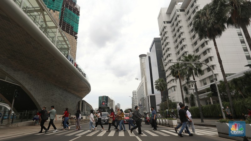 Indonesia kembali diterpa kenaikan kasus COVID-19, kali ini diduga dipicu oleh subvarian Omicron XBB. (CNBC Indonesia/Andrean Kristianto)