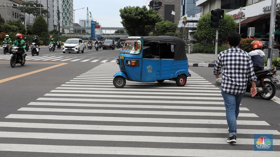 Indonesia kembali diterpa kenaikan kasus COVID-19, kali ini diduga dipicu oleh subvarian Omicron XBB. (CNBC Indonesia/Andrean Kristianto)